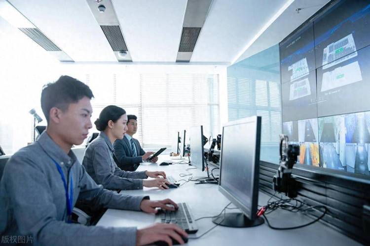 軟件技術開發(fā)工程師 考證路徑、要求與行業(yè)前景